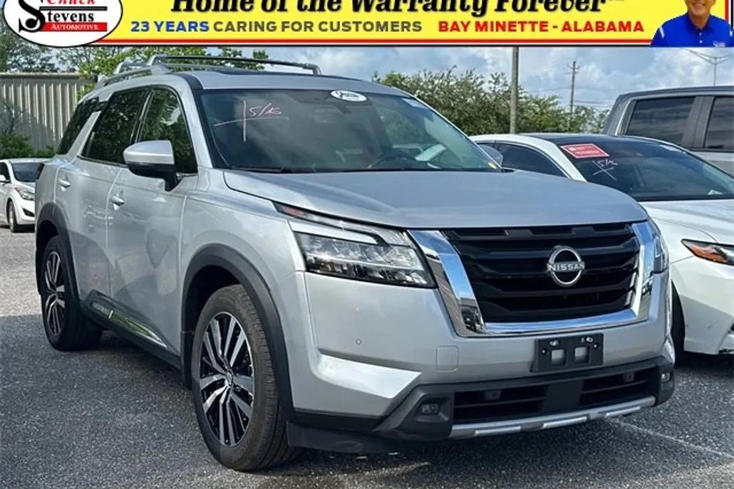 2023 Nissan Pathfinder Platinum photo 1