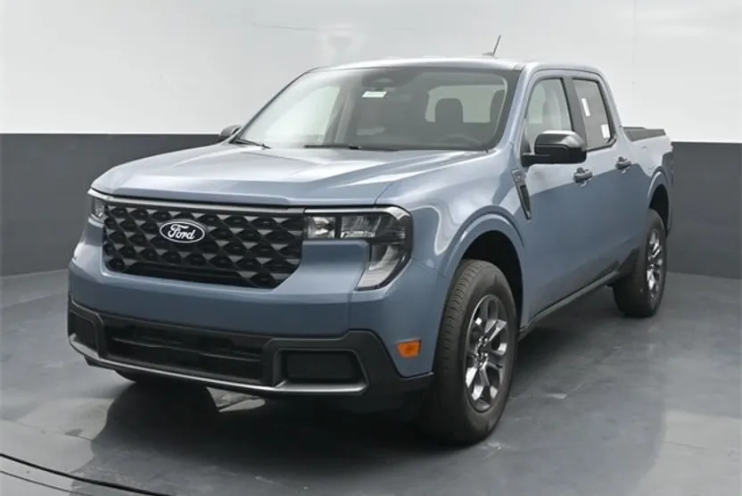 2025 Ford Maverick XLT photo 1
