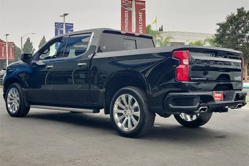 2022 Chevrolet Silverado 1500 High Country photo 1