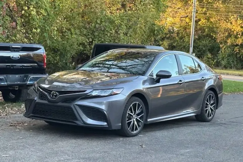 2024 Toyota Camry SE photo 1
