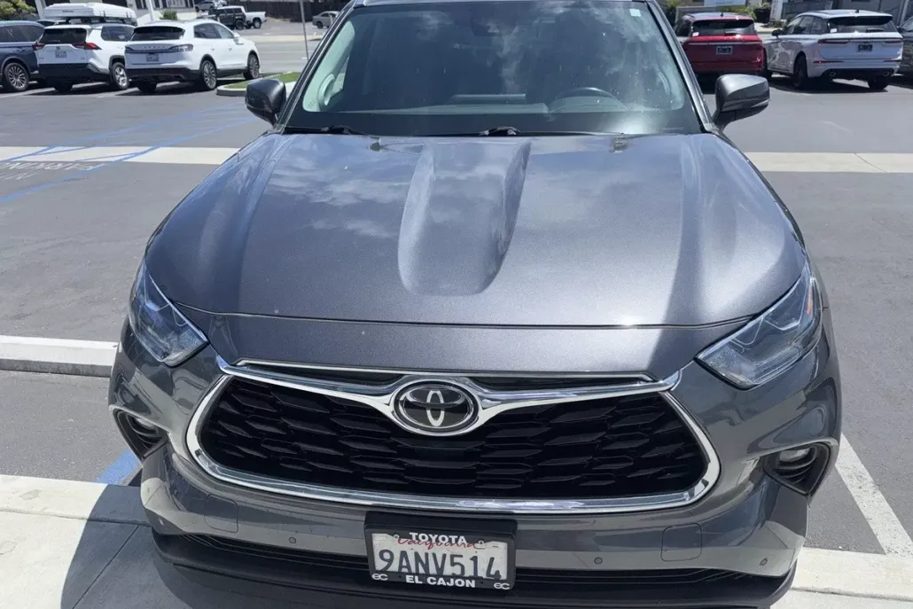 2022 Toyota Highlander Limited photo 1
