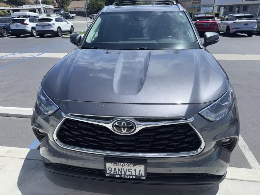 2022 Toyota Highlander Limited photo 1