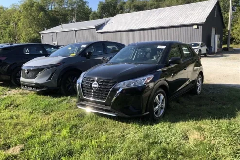 2024 Nissan Kicks S photo 3