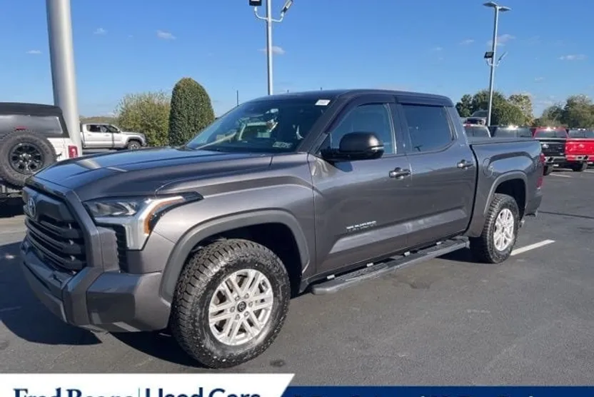2023 Toyota Tundra SR5 photo 1