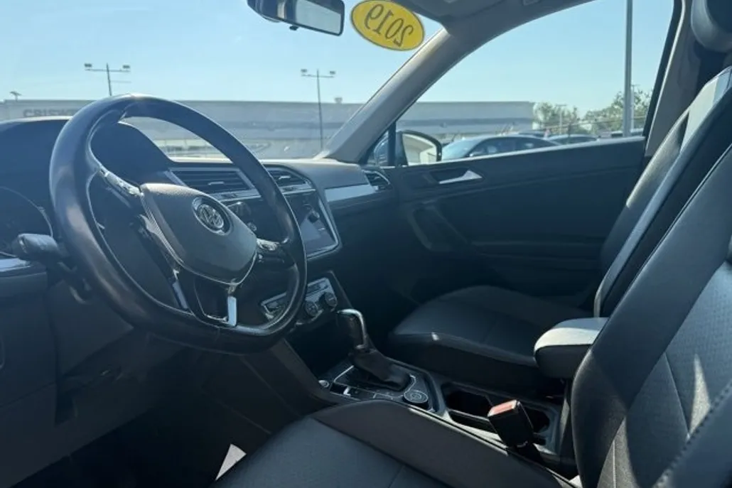 2019 Volkswagen Tiguan SE photo 1