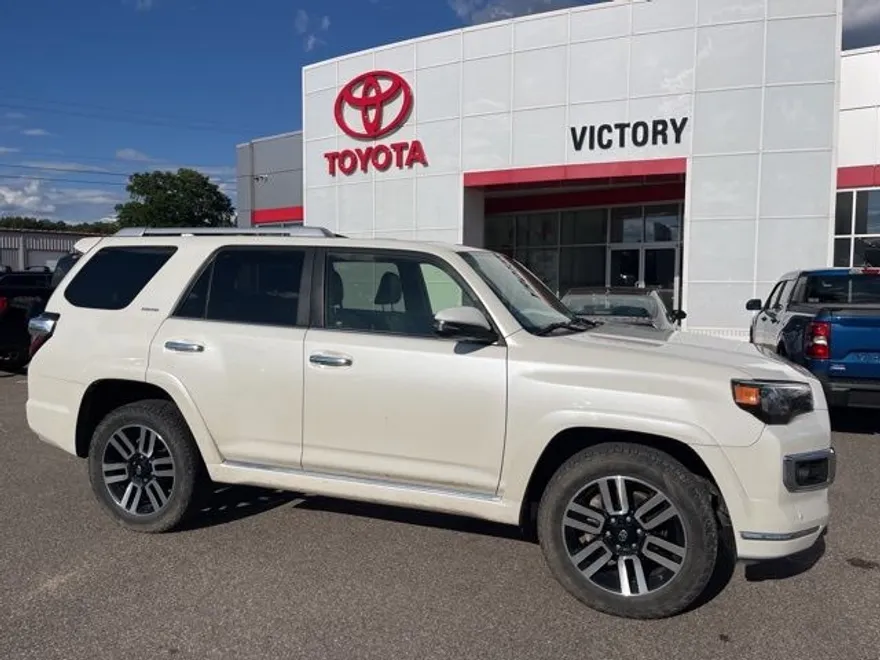 2019 Toyota 4Runner SR5 4WD photo 1