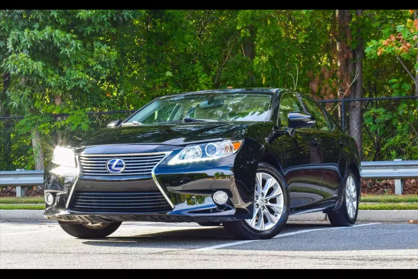 2013 Lexus ES 300h photo 1