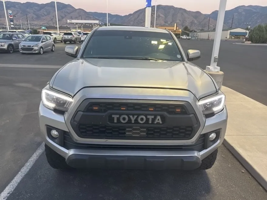 2019 Toyota Tacoma TRD Off-Road V6 photo 1