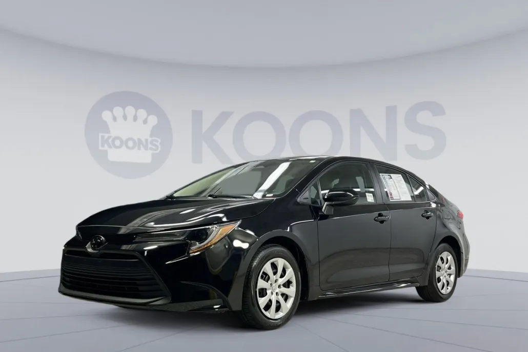 2024 Toyota Corolla LE photo 1