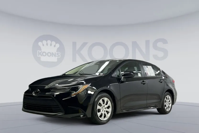 2024 Toyota Corolla LE photo 1