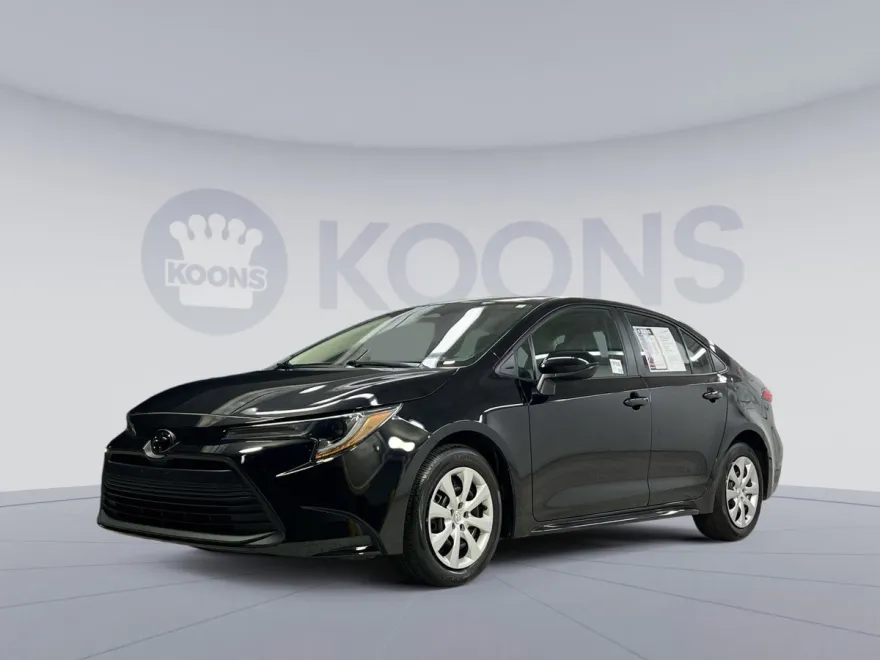 2024 Toyota Corolla LE photo 1