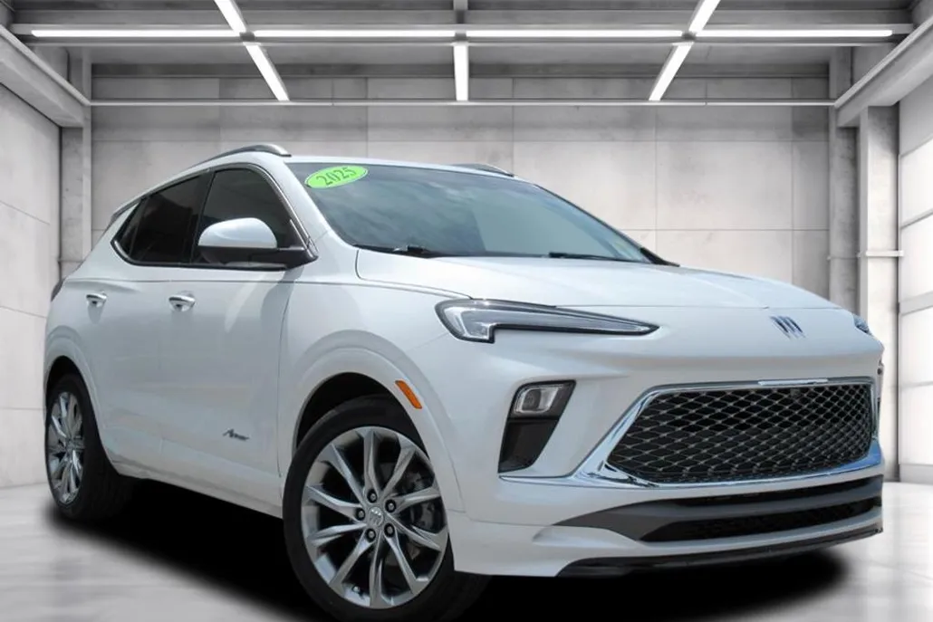 2025 Buick Encore GX Avenir photo 1