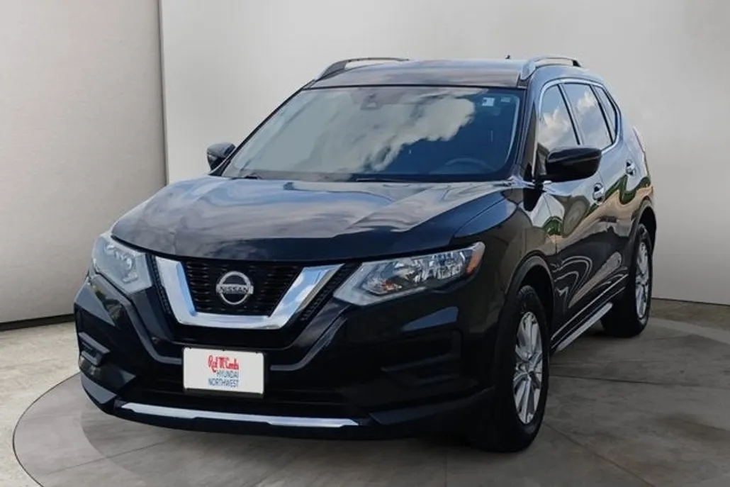 2019 Nissan Rogue SV photo 1