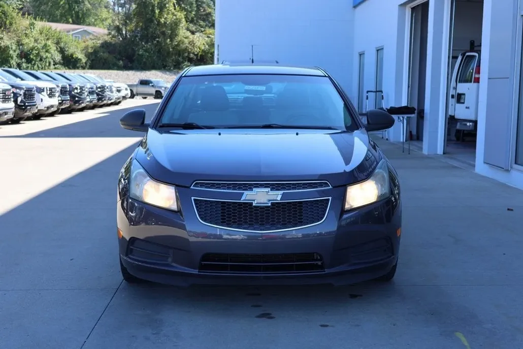 2011 Chevrolet Cruze LS photo 1