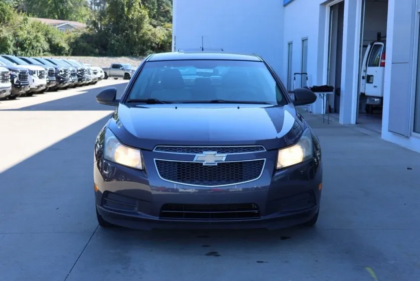 2011 Chevrolet Cruze LS photo 1