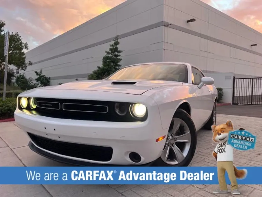2015 Dodge Challenger SXT photo 1