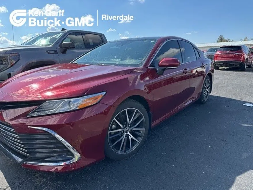 2021 Toyota Camry XLE photo 1