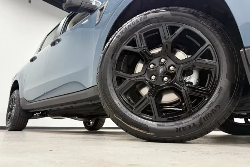 2025 Ford Maverick XLT photo 1