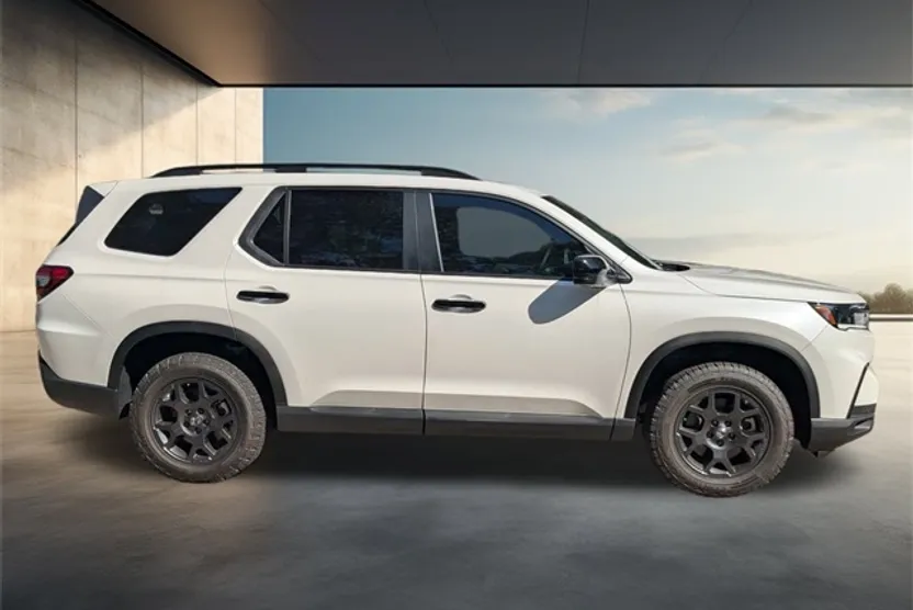 2025 Honda Pilot TrailSport photo 1