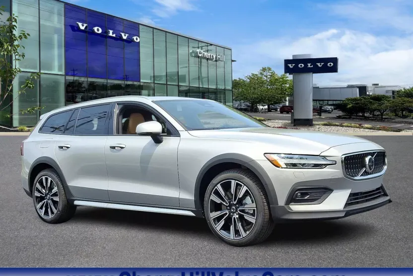 2025 Volvo V60 Cross Country B5 AWD photo 1