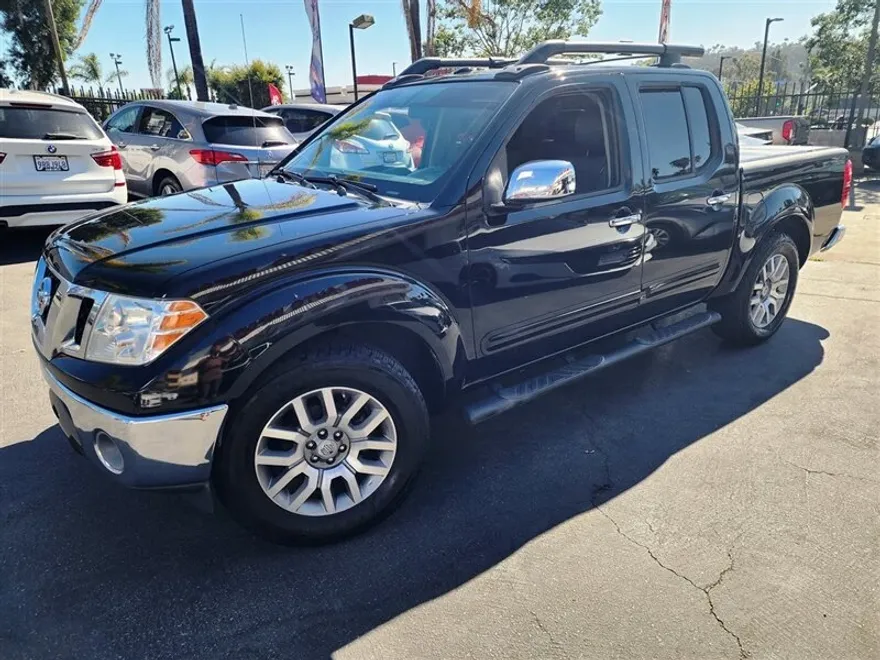 2011 Nissan Frontier SL photo 1