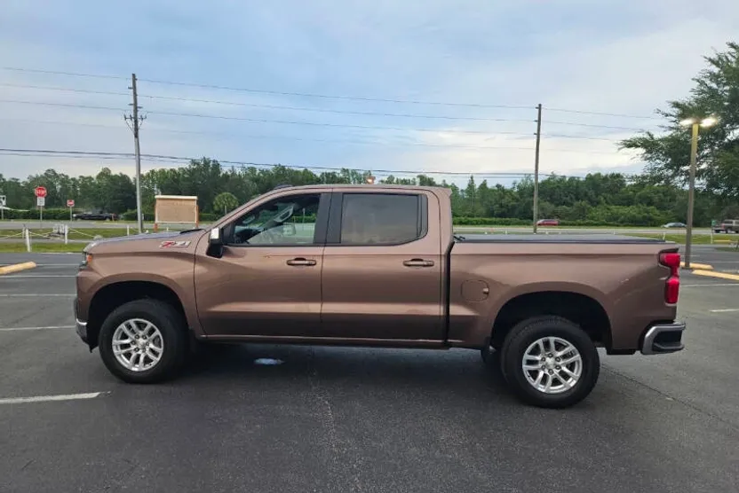 2019 Chevrolet Silverado 1500 LT photo 1
