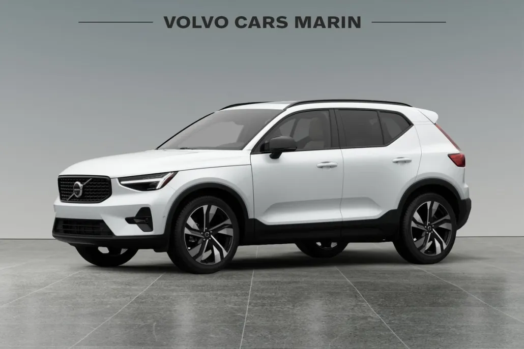 2026 Volvo XC40 AWD photo 1