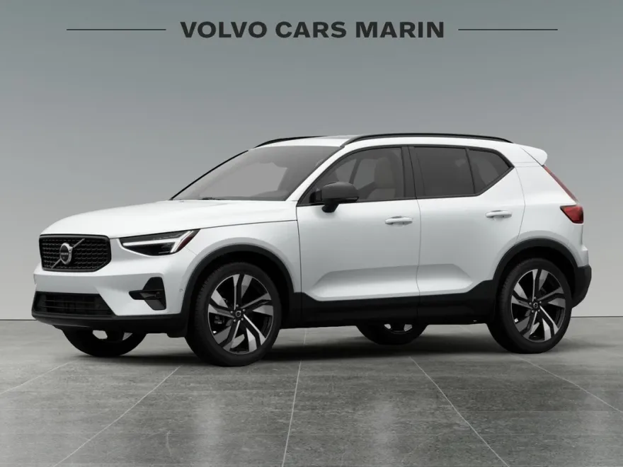 2026 Volvo XC40 AWD photo 1