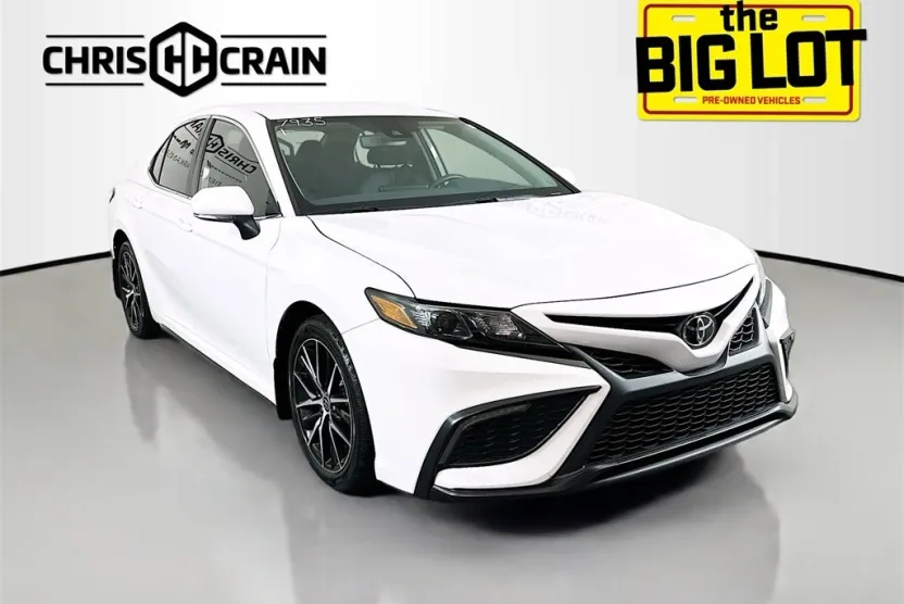 2023 Toyota Camry SE photo 1
