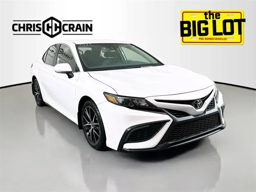 2023 Toyota Camry SE photo 1