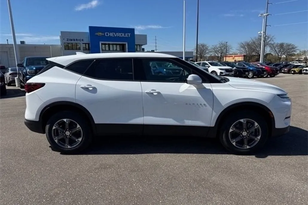 2025 Chevrolet Blazer 2LT photo 1