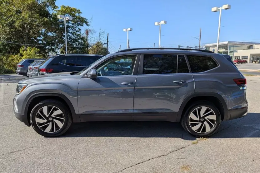 2024 Volkswagen Atlas SE Technology photo 1
