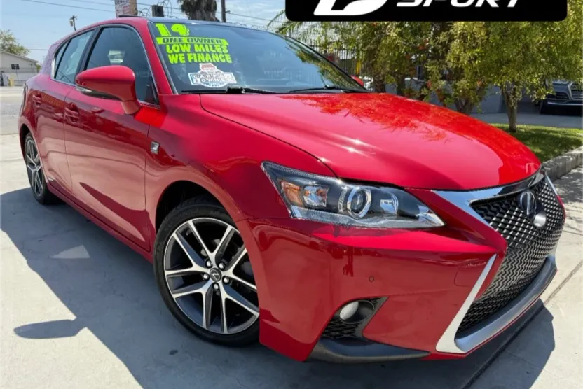 2014 Lexus CT 200h photo 1