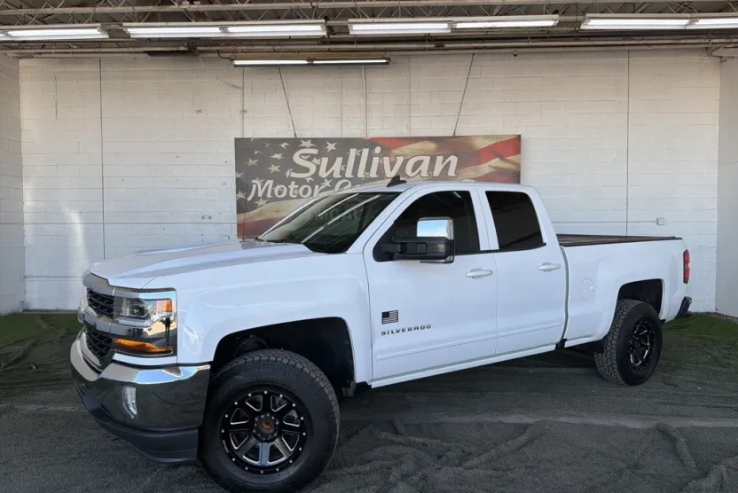 2018 Chevrolet Silverado 1500 LT photo 1