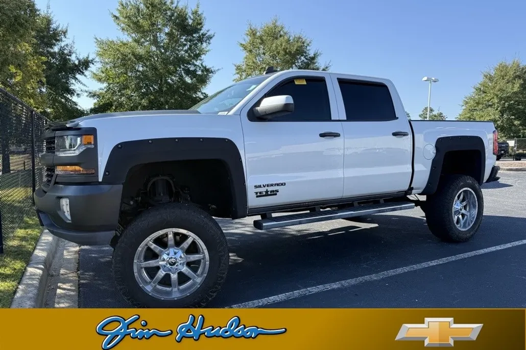 2018 Chevrolet Silverado 1500 LT photo 1