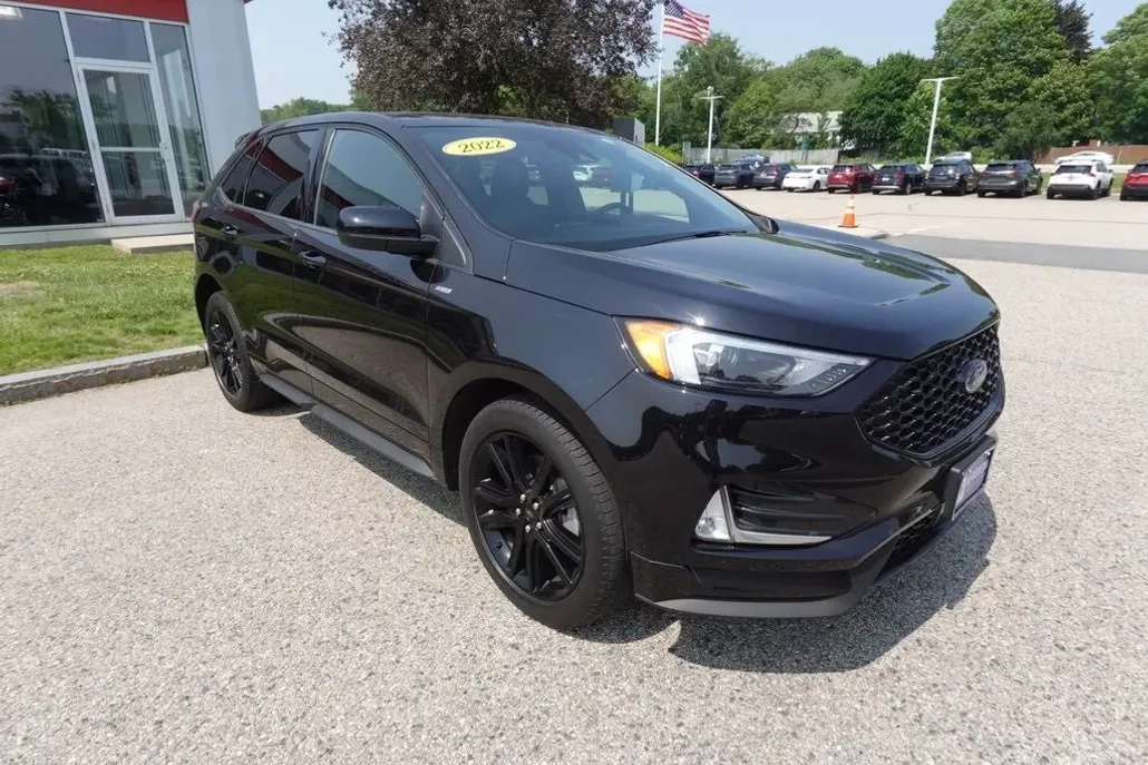 2022 Ford Edge ST photo 1