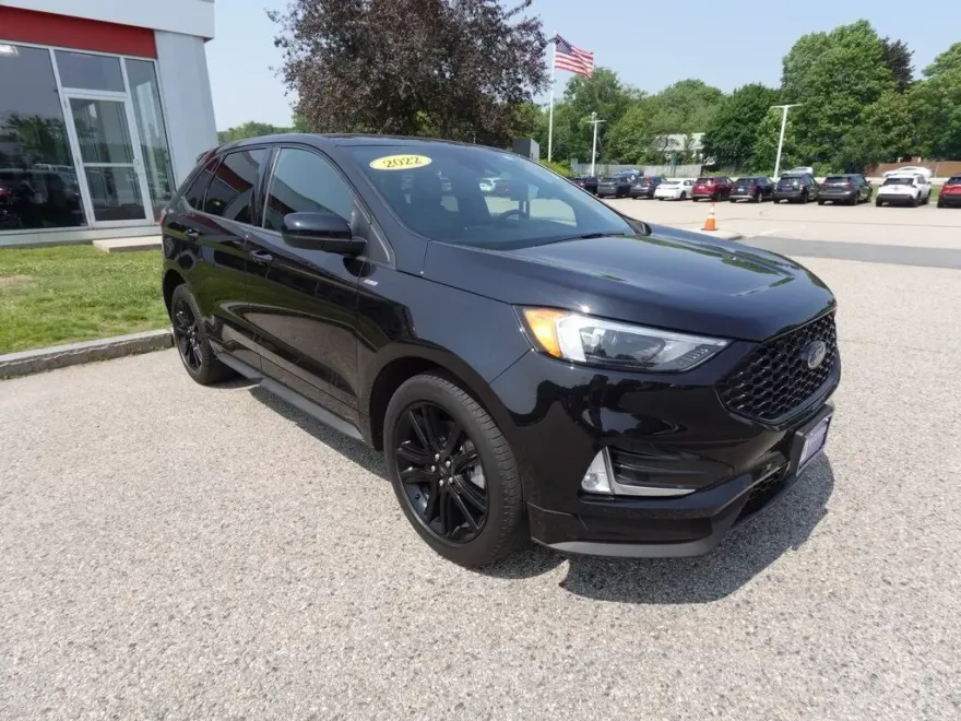 2022 Ford Edge ST photo 1