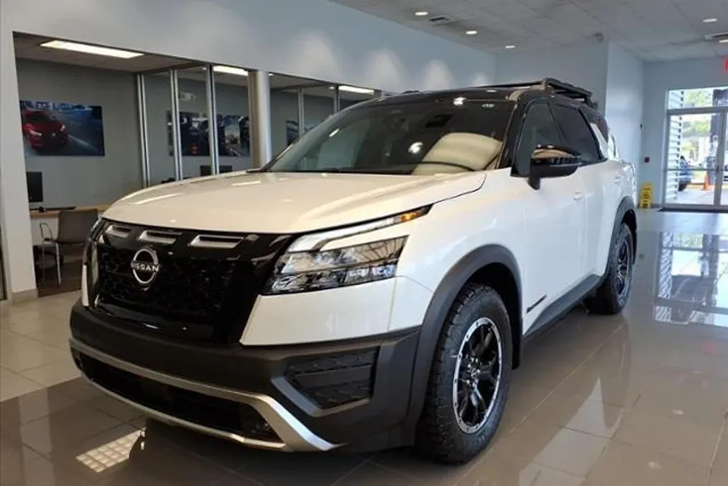 2025 Nissan Pathfinder SV photo 1
