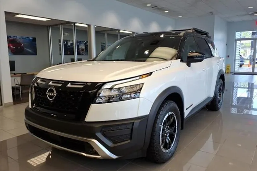 2025 Nissan Pathfinder SV photo 1