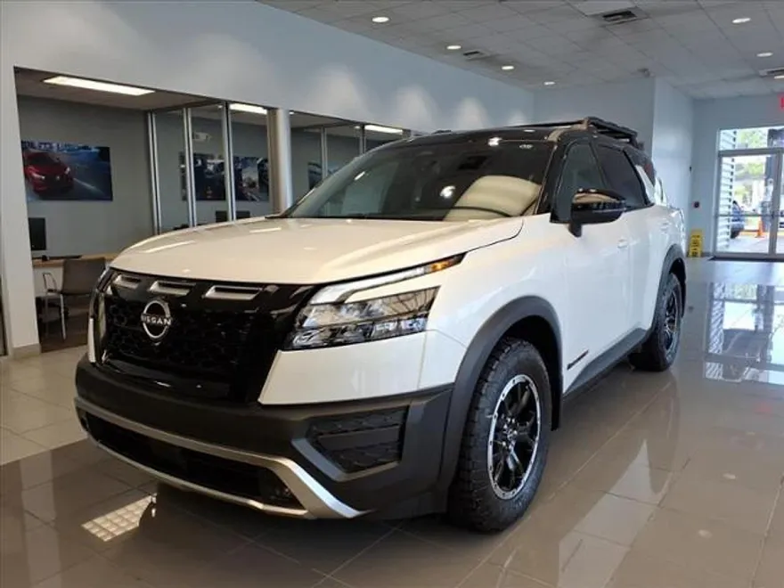 2025 Nissan Pathfinder SV photo 1