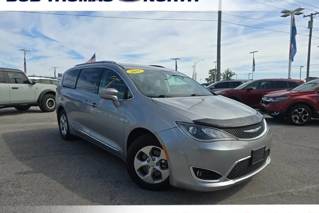 2017 Chrysler Pacifica Touring Plus photo 1