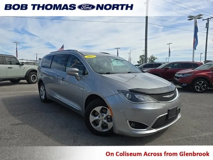 2017 Chrysler Pacifica Touring Plus photo 1