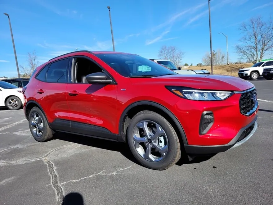 2025 Ford Escape ST-Line photo 1