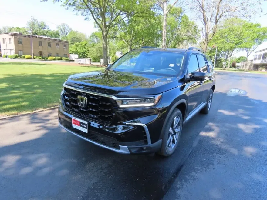 2025 Honda Pilot Touring photo 1