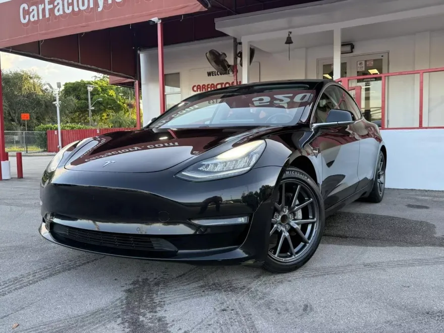 2019 Tesla Model 3 Mid Range photo 1