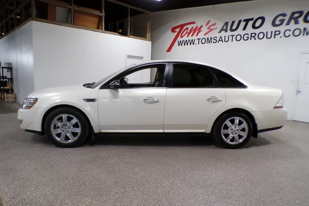 2009 Ford Taurus Limited photo 1