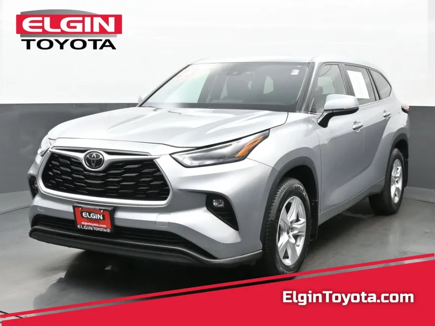2023 Toyota Highlander LE photo 1