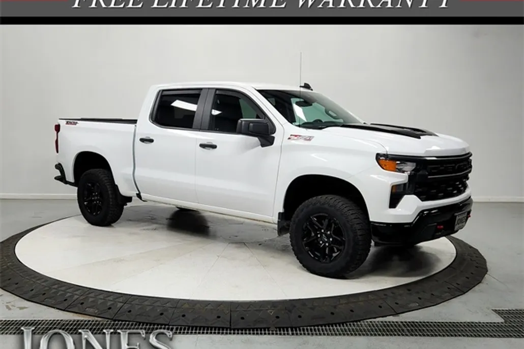 2025 Chevrolet Silverado 1500 Custom Trail Boss photo 1