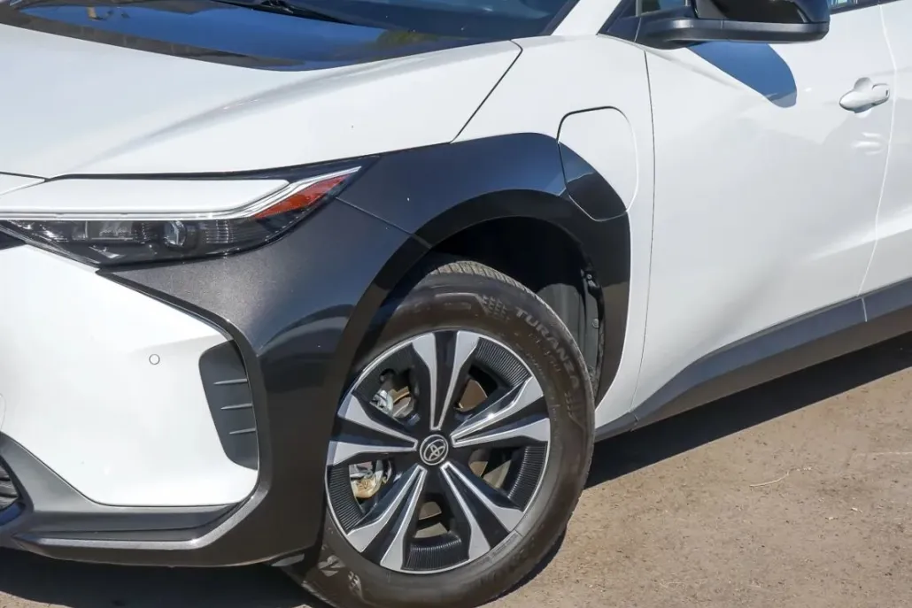 2023 Toyota bZ4X XLE photo 1