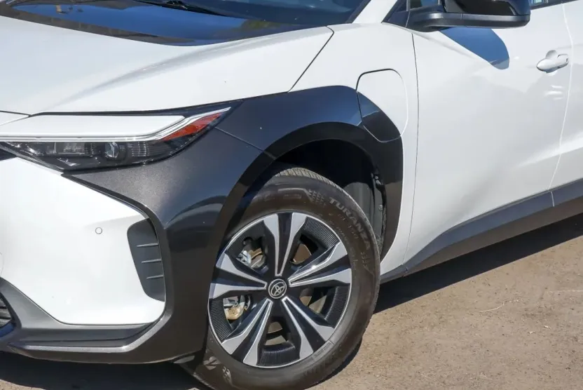 2023 Toyota bZ4X XLE photo 1